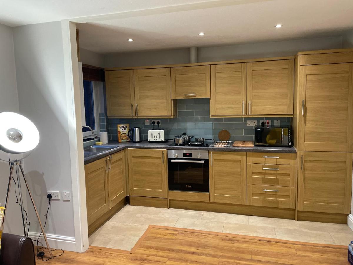 2 Bedroom Apartment Chiswick Park Tube Station Лондон Екстериор снимка