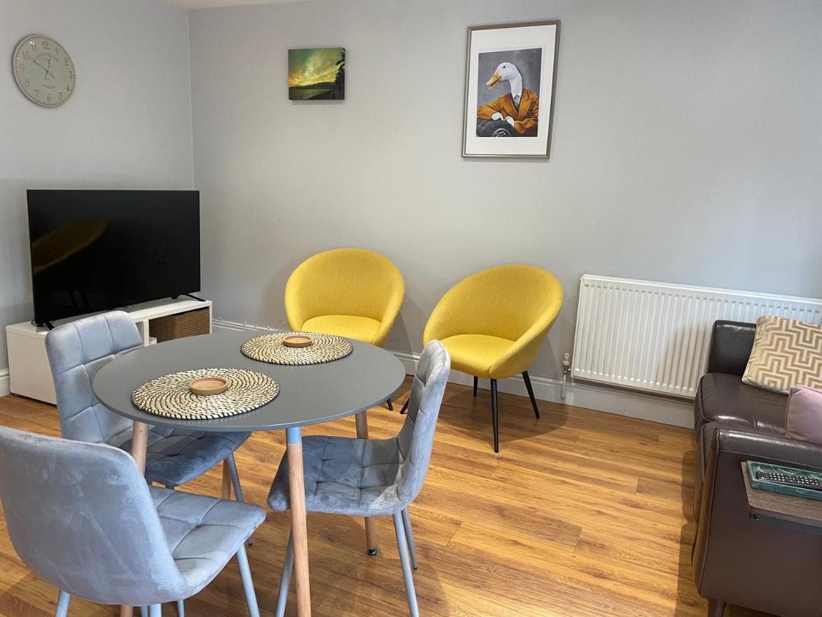 2 Bedroom Apartment Chiswick Park Tube Station Лондон Екстериор снимка