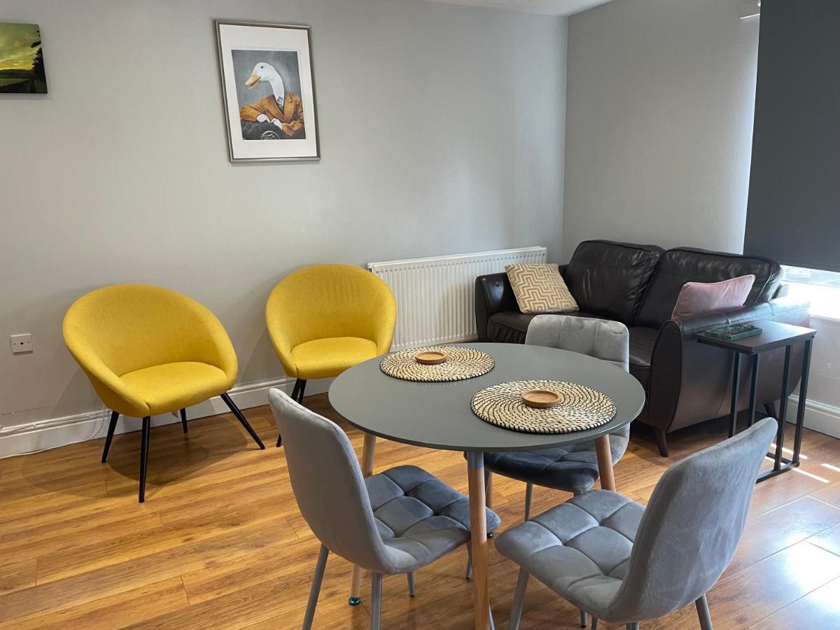 2 Bedroom Apartment Chiswick Park Tube Station Лондон Екстериор снимка