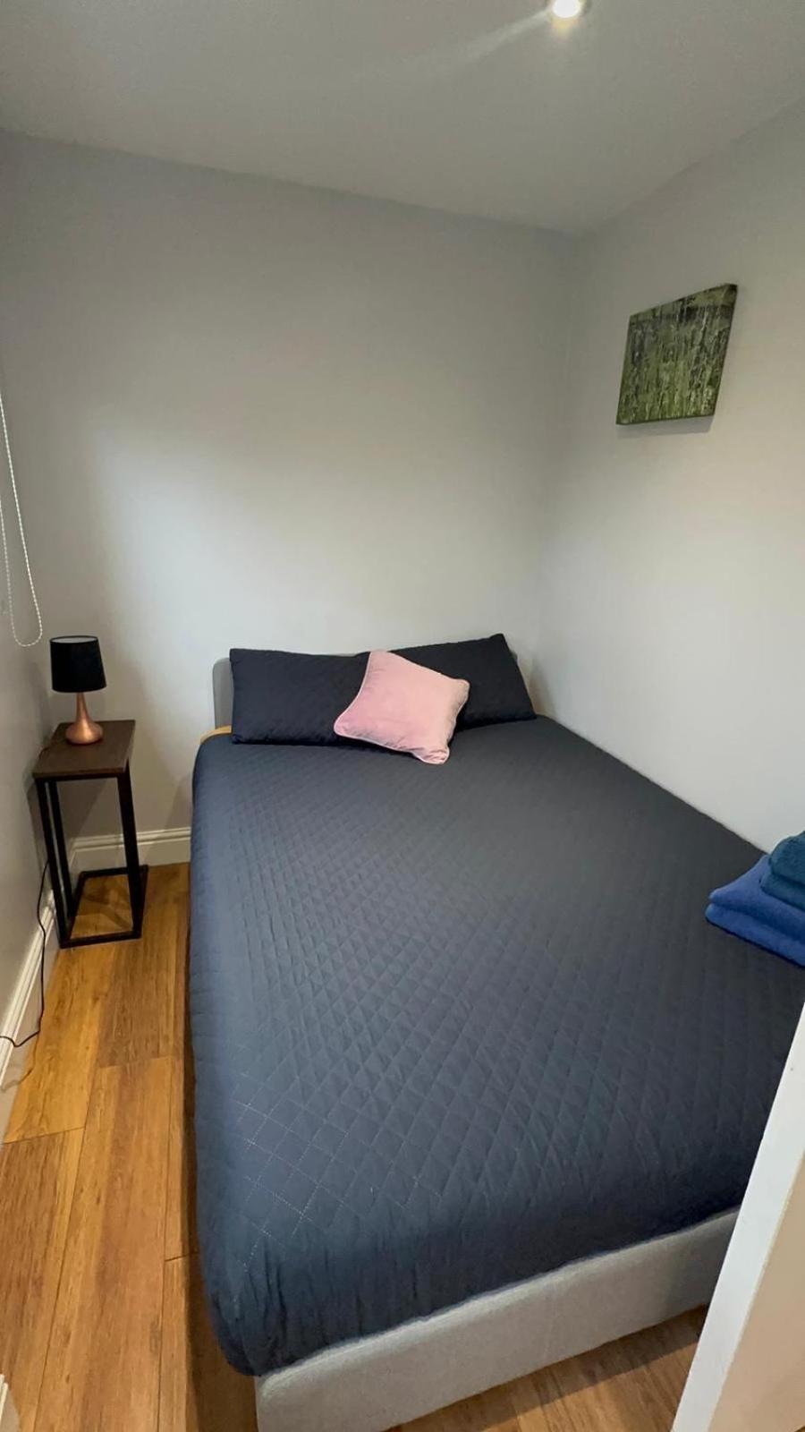 2 Bedroom Apartment Chiswick Park Tube Station Лондон Екстериор снимка