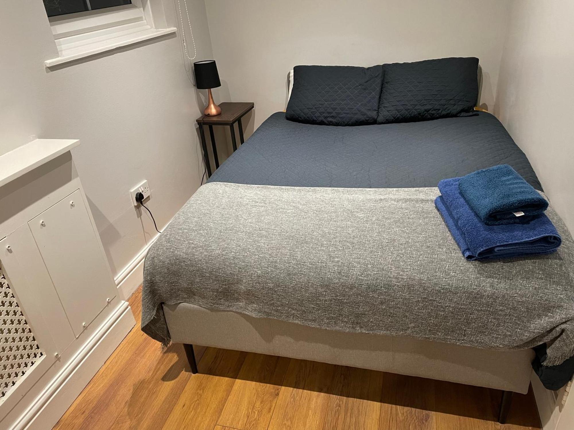 2 Bedroom Apartment Chiswick Park Tube Station Лондон Екстериор снимка