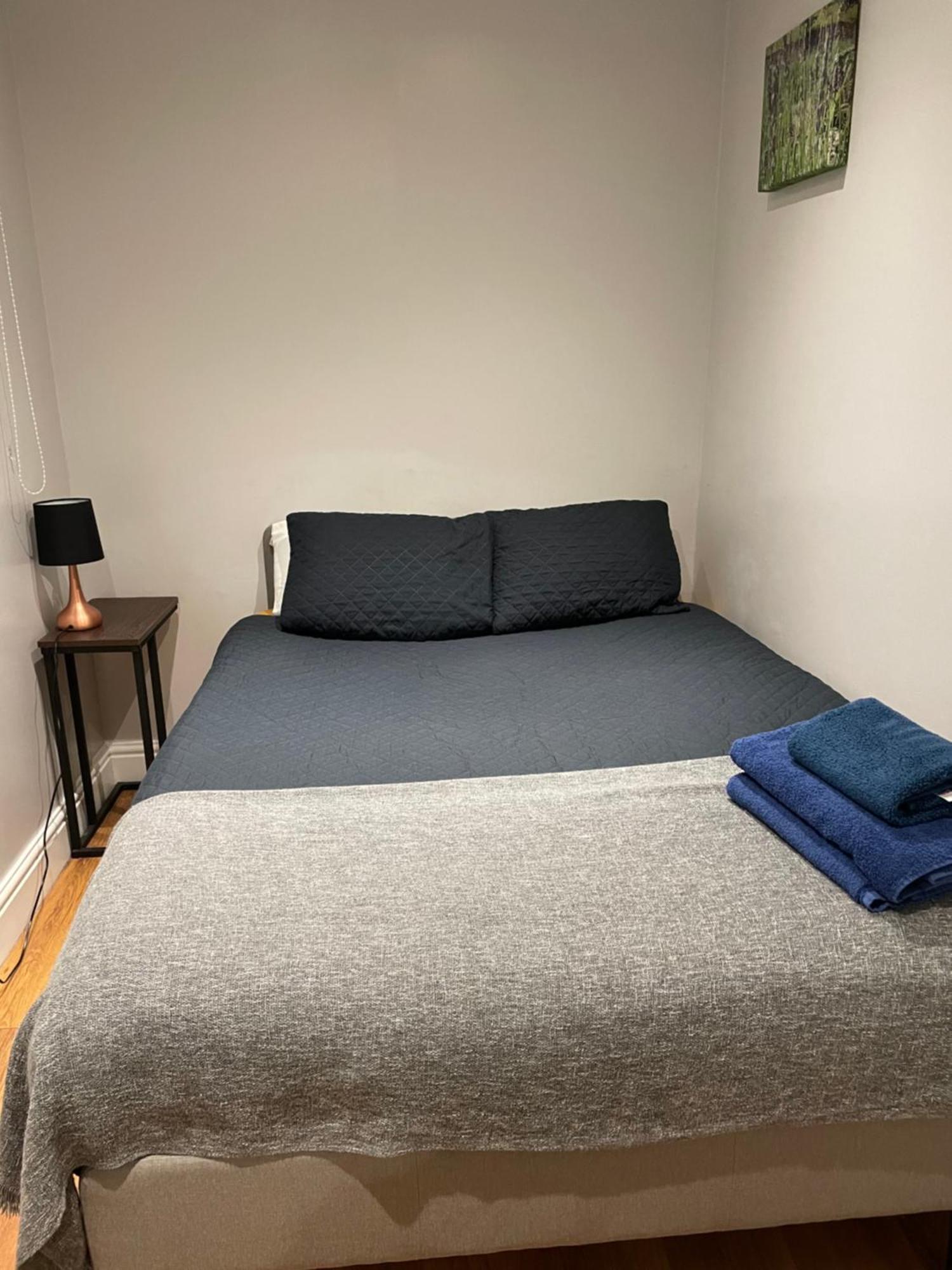 2 Bedroom Apartment Chiswick Park Tube Station Лондон Екстериор снимка