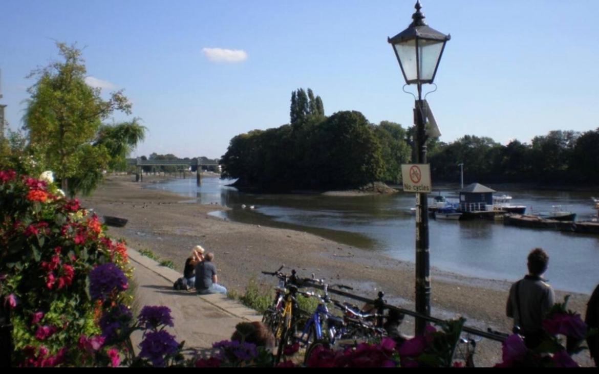2 Bedroom Apartment Chiswick Park Tube Station Лондон Екстериор снимка
