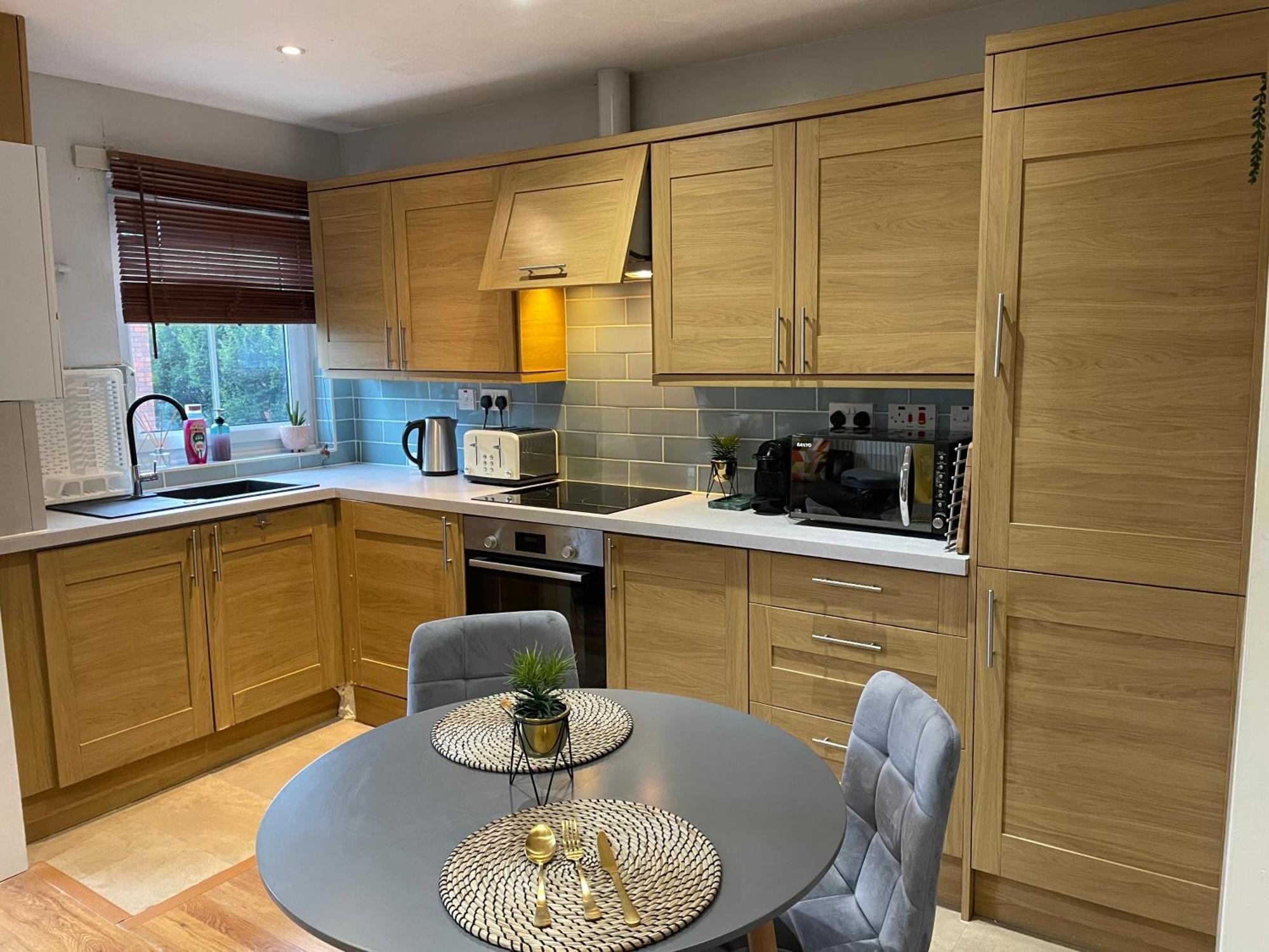 2 Bedroom Apartment Chiswick Park Tube Station Лондон Екстериор снимка